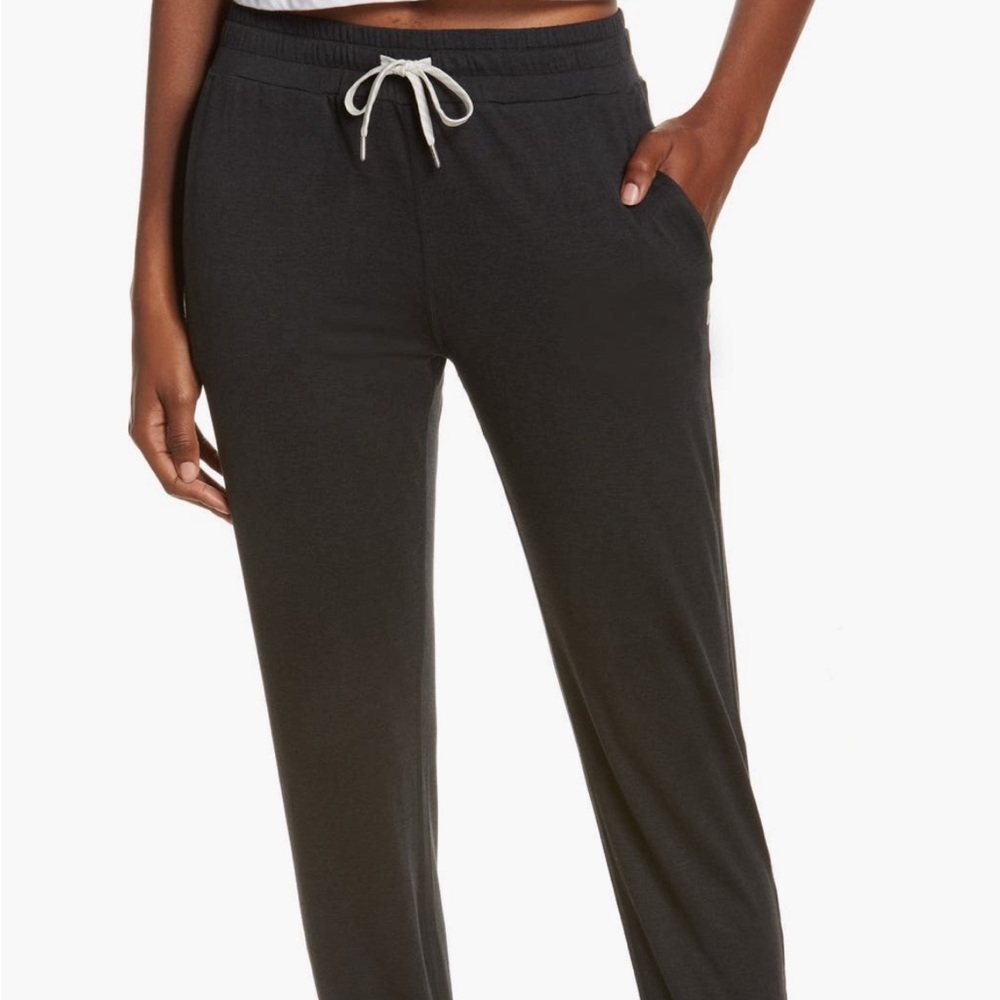 Vuori Black Heather Performance Joggers Women Small